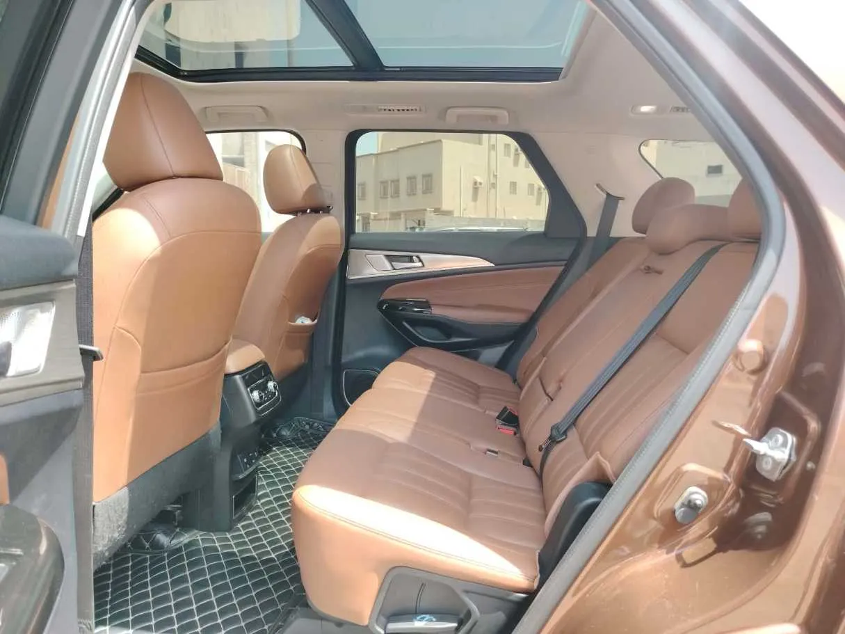 Car image 16