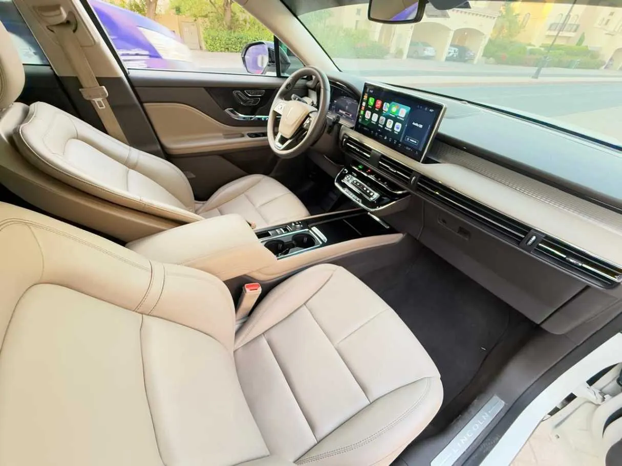 Car image 23