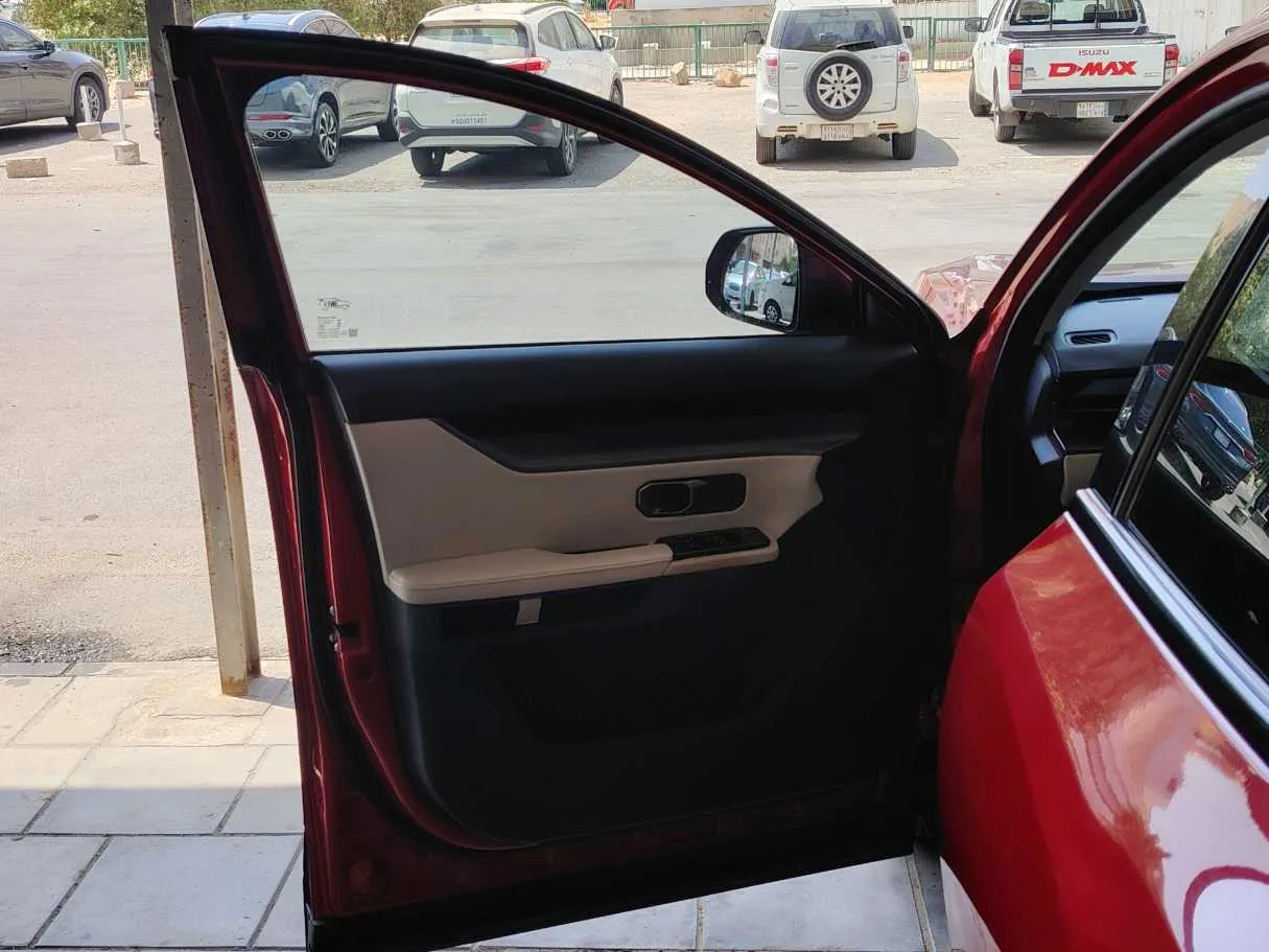 Car image 11