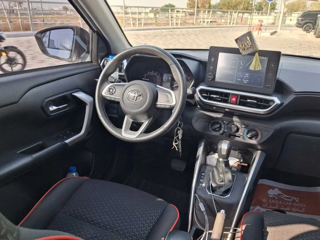 Car image 16
