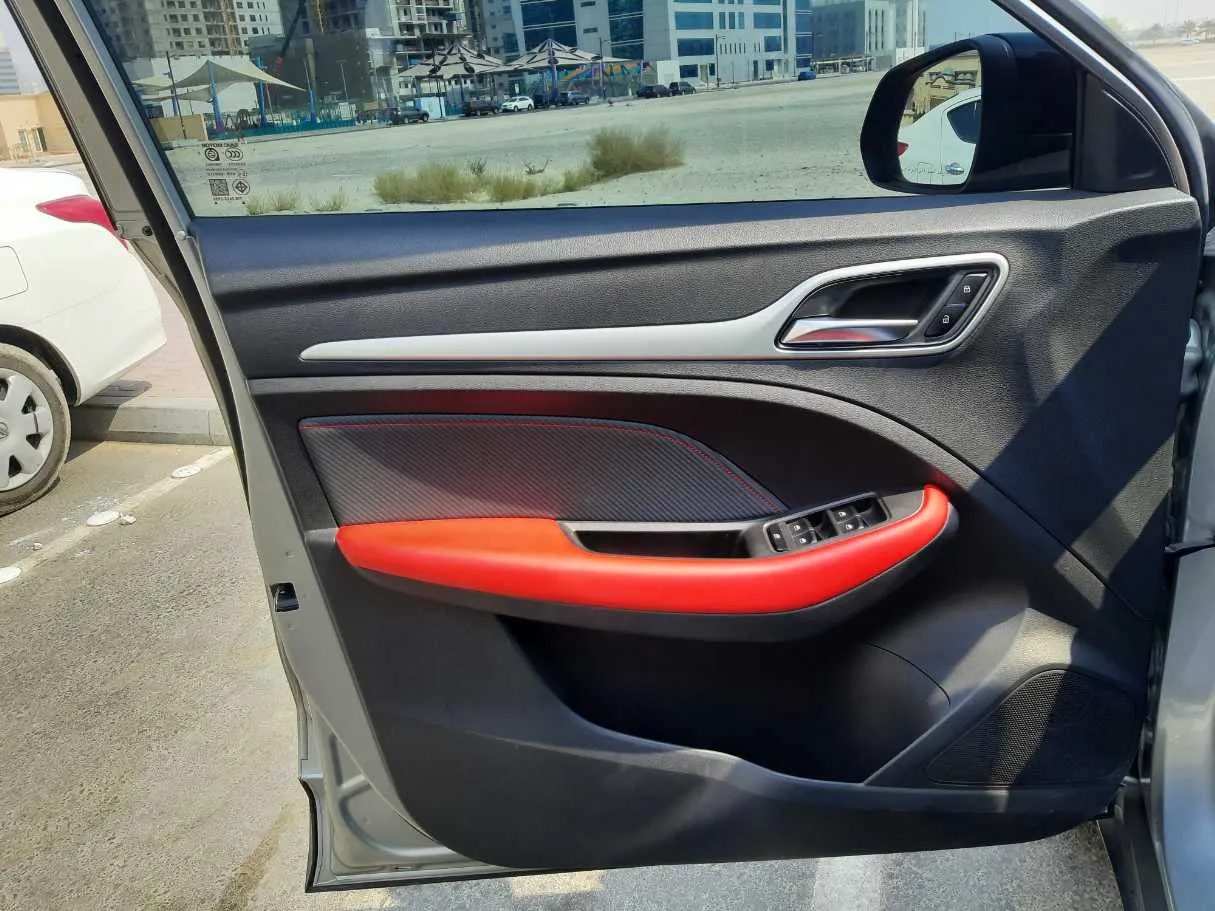 Car image 10