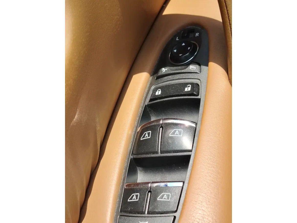 Car image 37