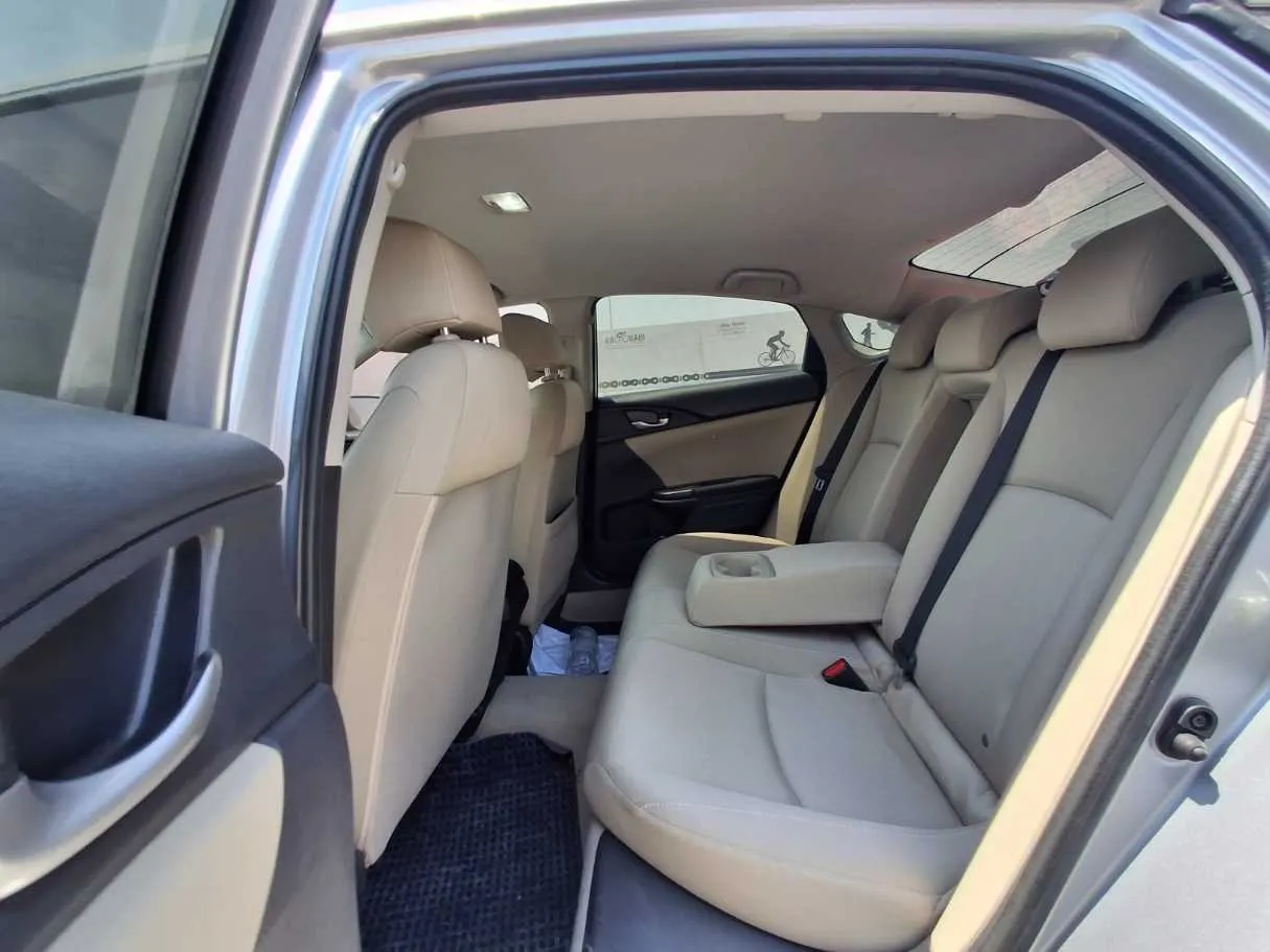 Car image 13