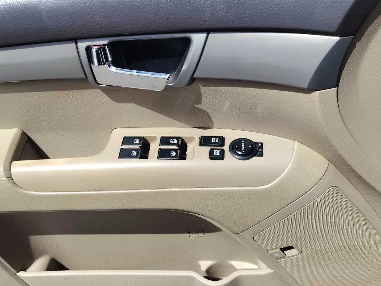 Car image 26
