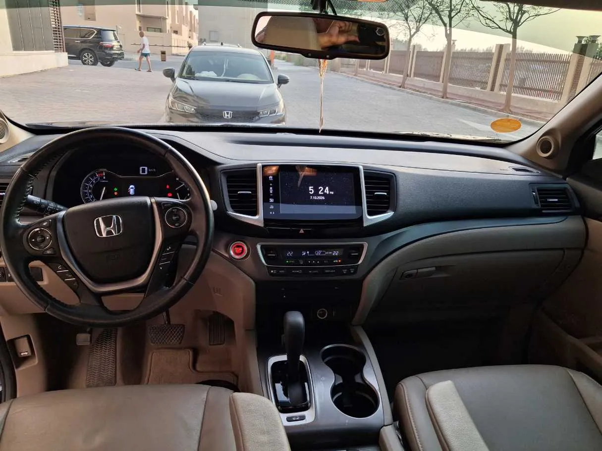 Car image 16