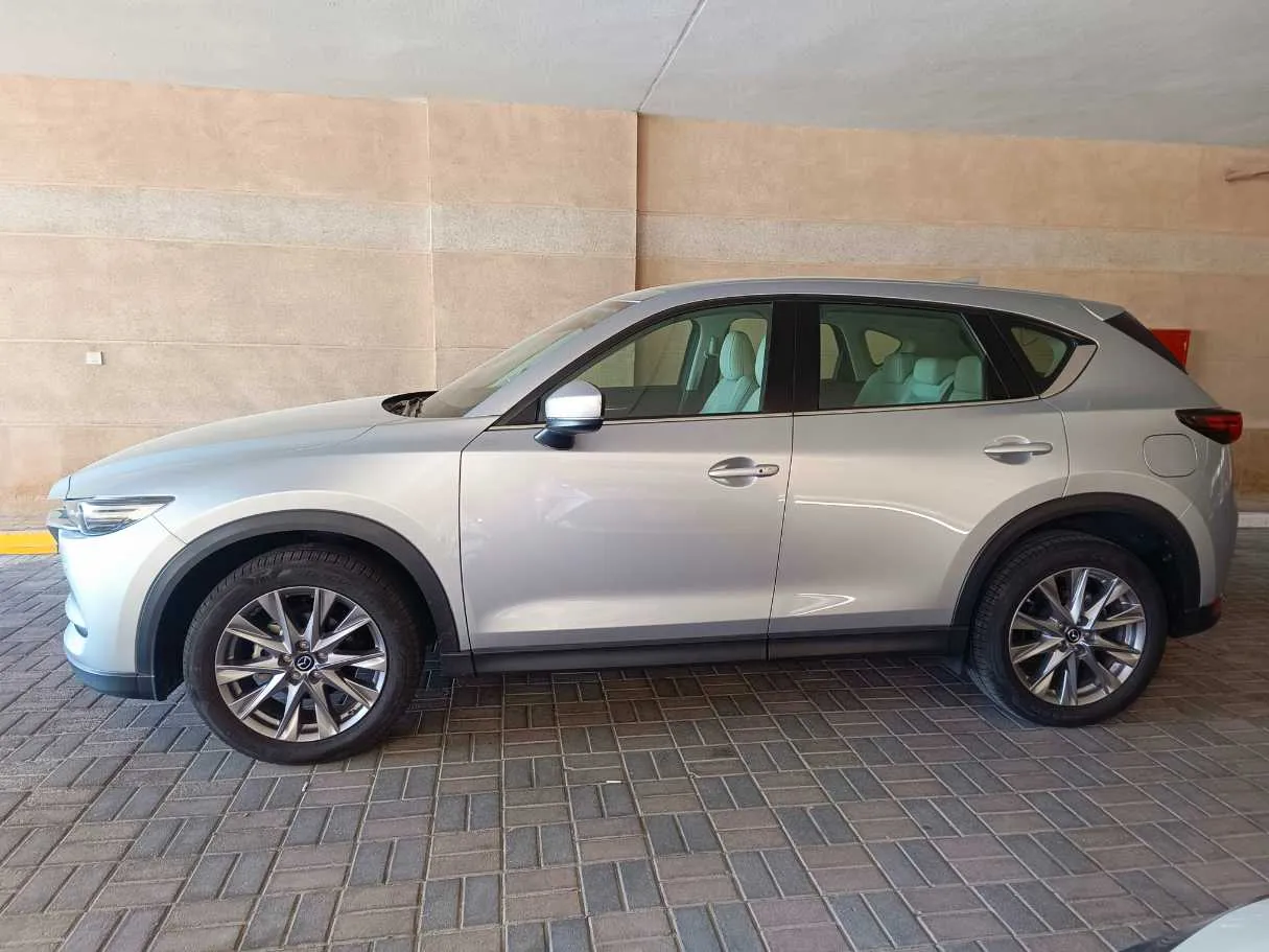 Car image 9