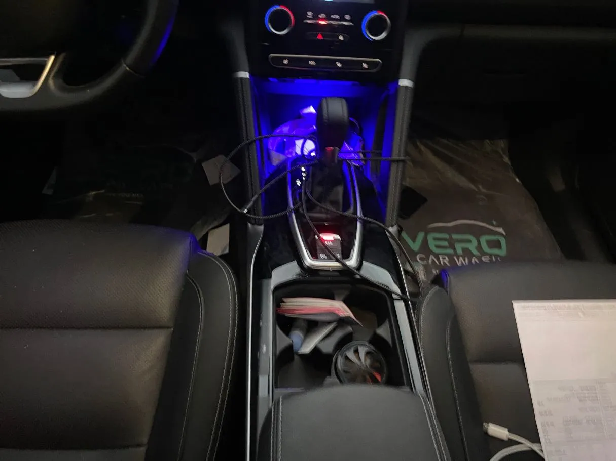 Car image 19
