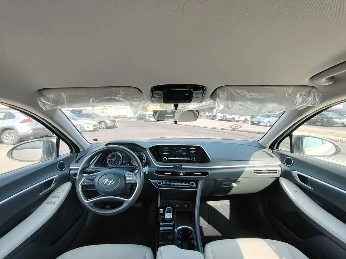 Car image 17
