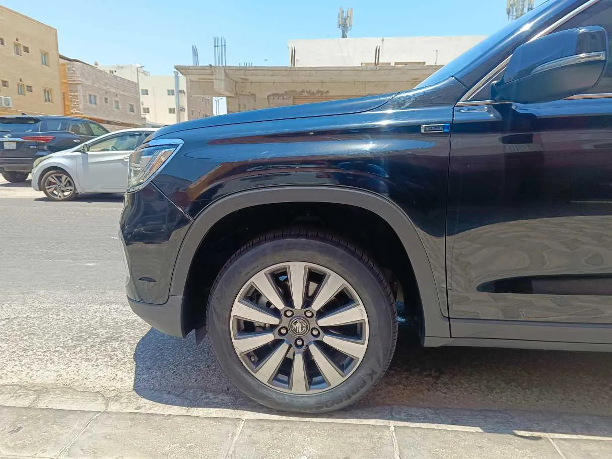 Car image 9