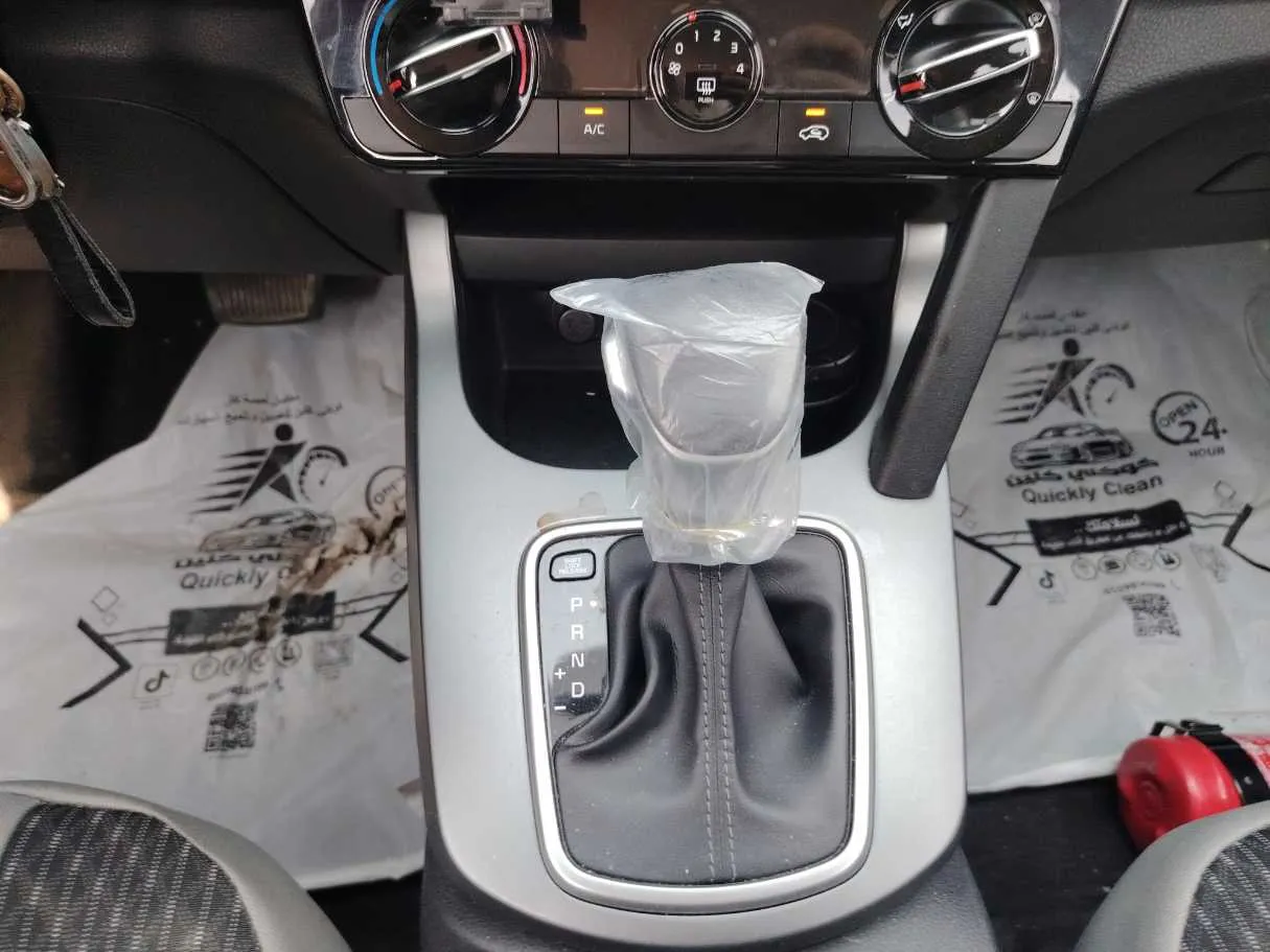 Car image 19