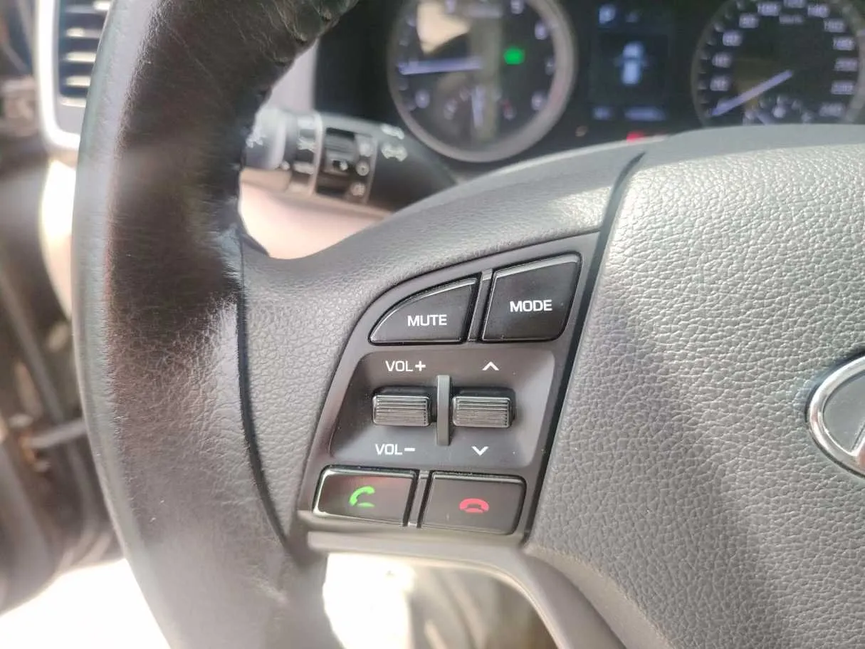 Car image 34