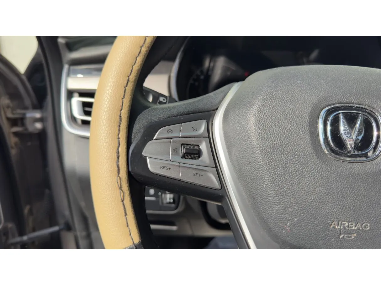 Car image 23
