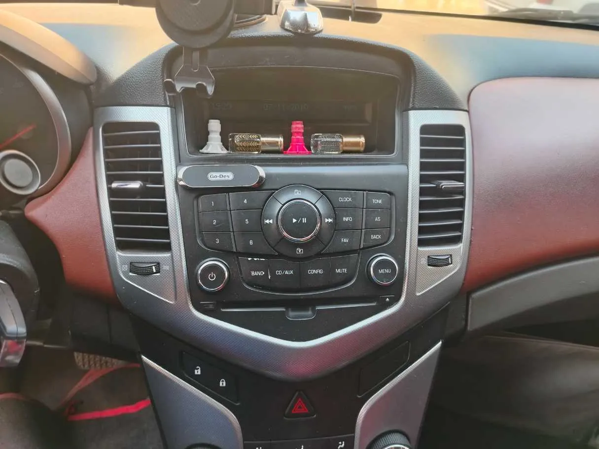 Car image 25