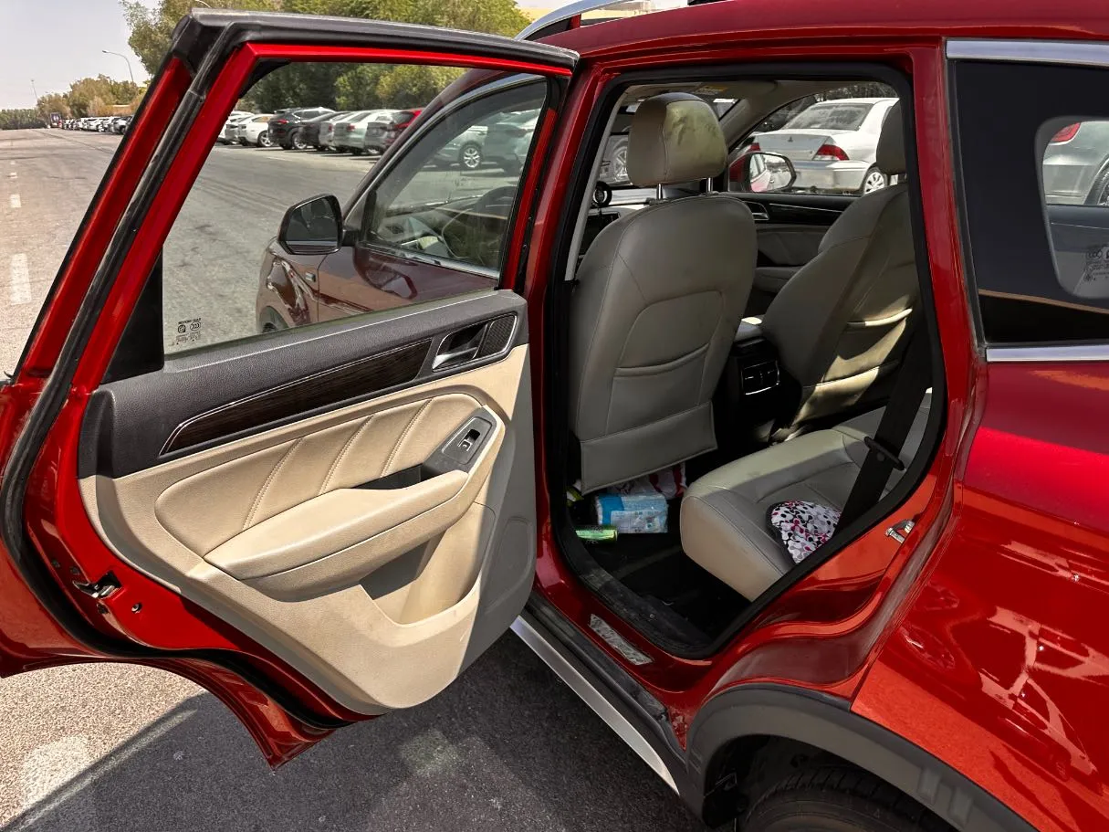 Car image 13