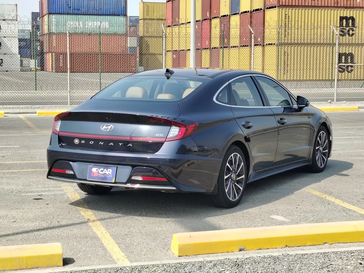 Car image 5