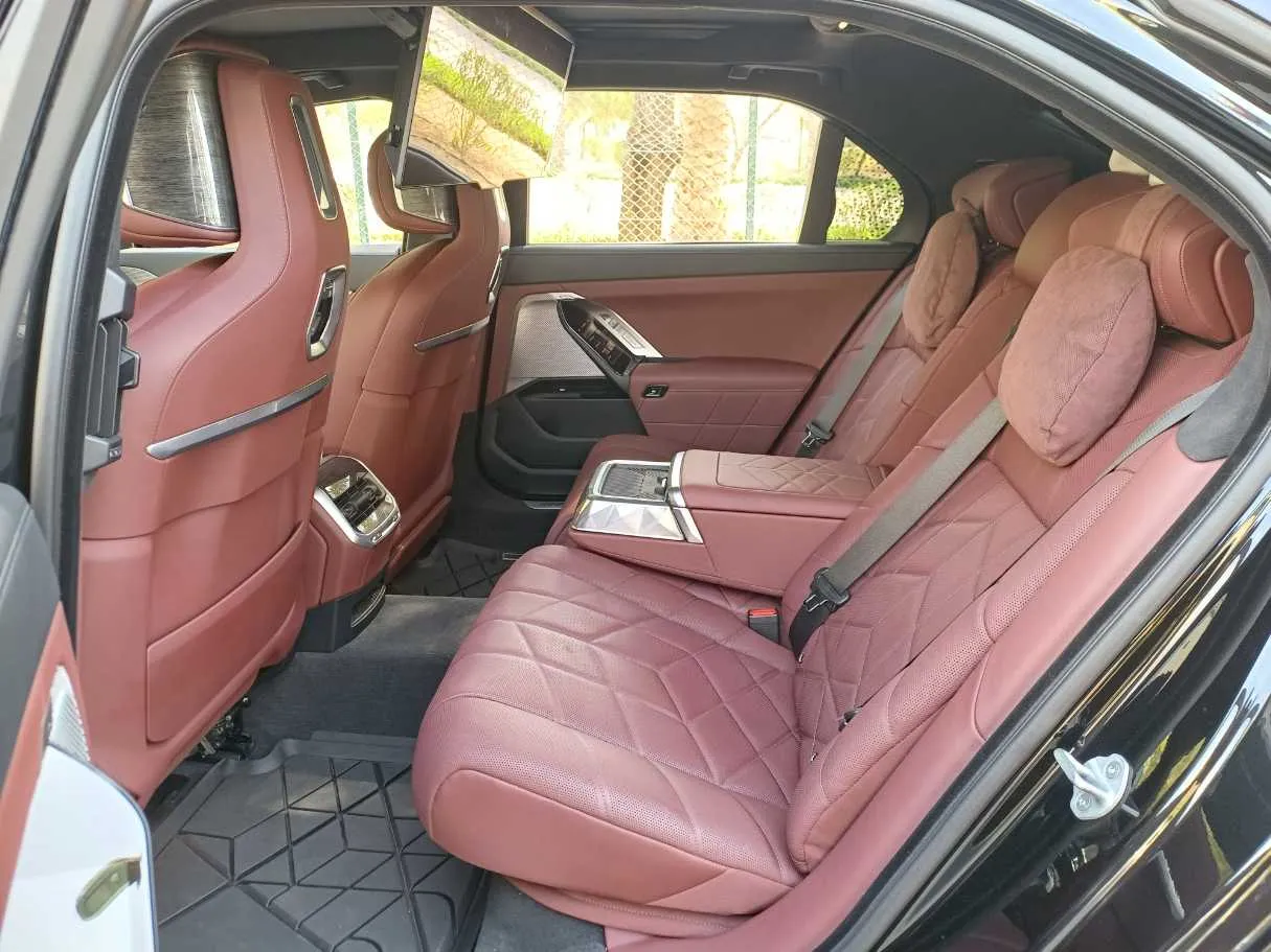 Car image 13