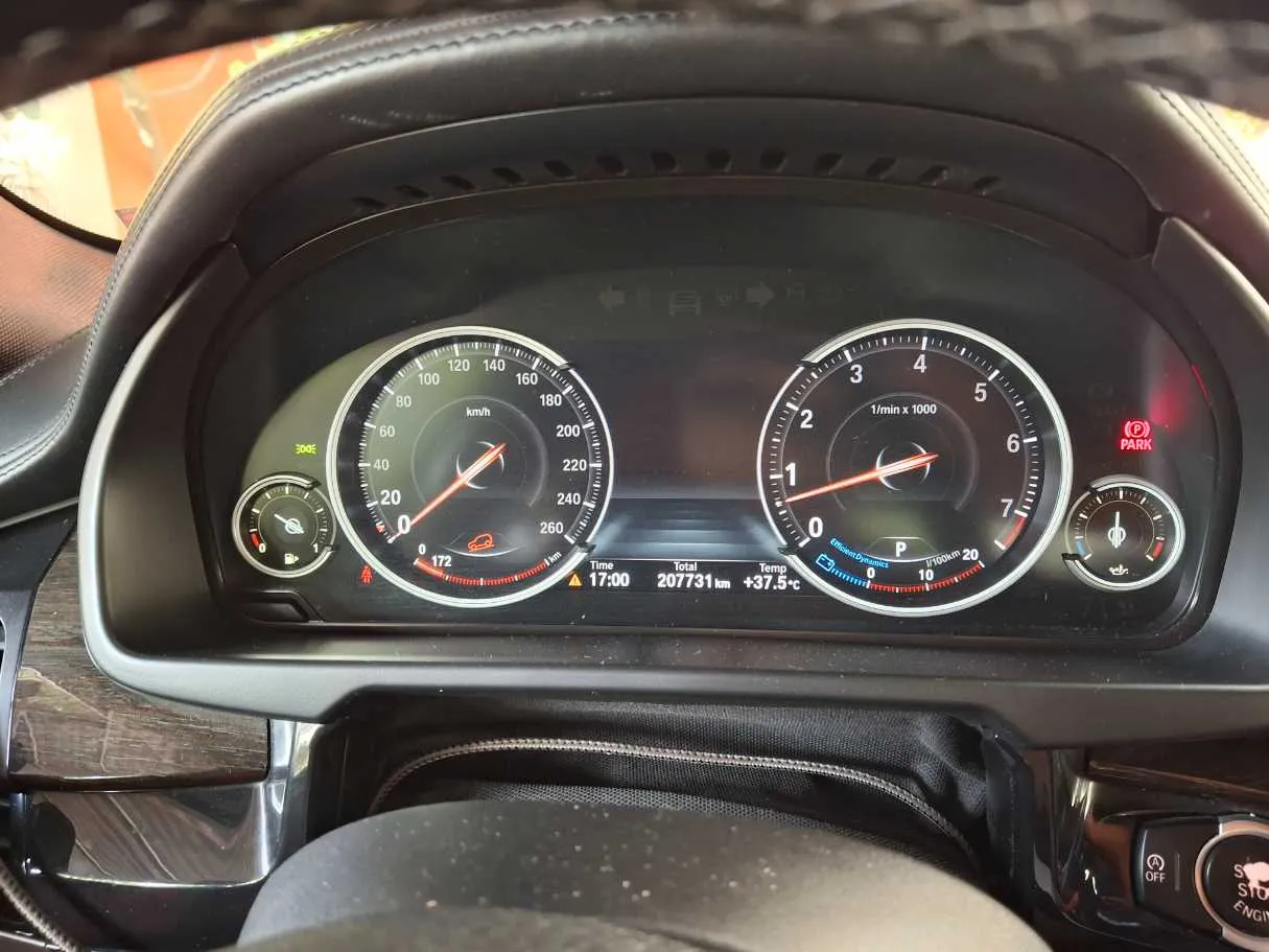 Car image 17