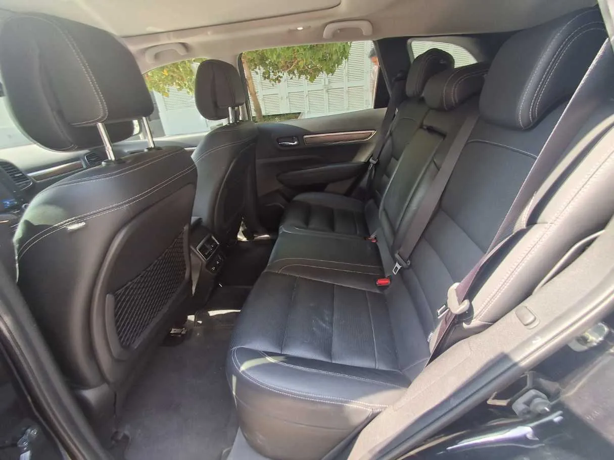 Car image 13