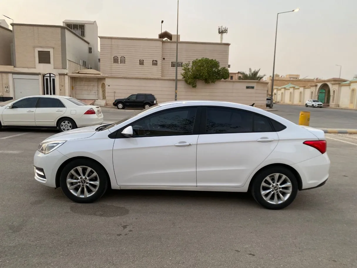 Car image 8