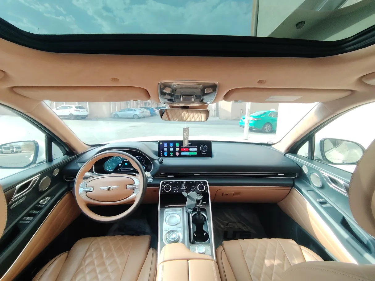 Car image 17