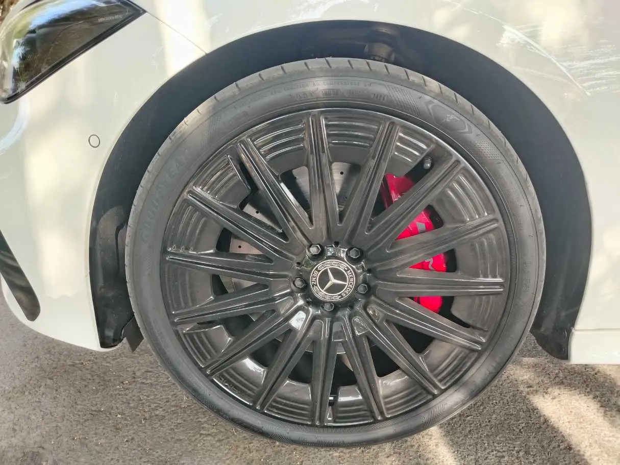 Car image 10