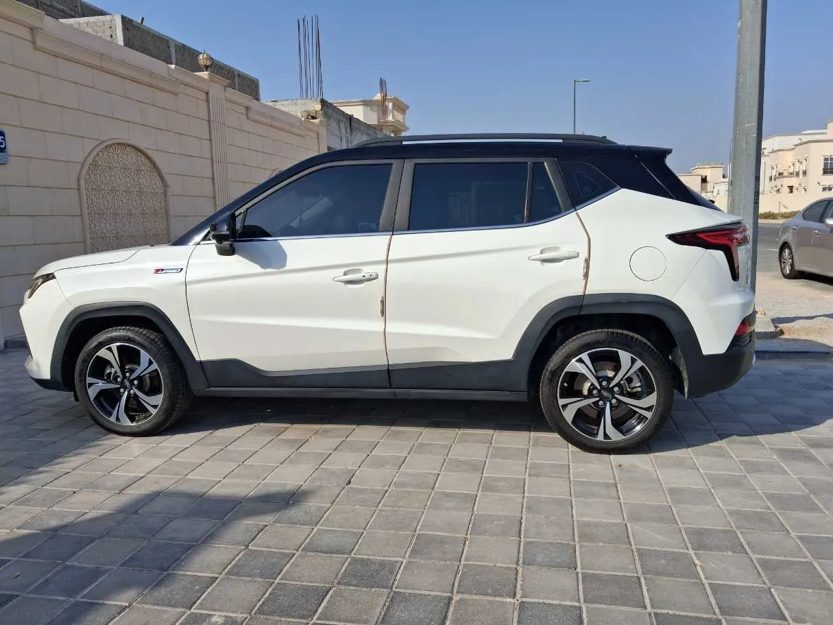 Car image 8