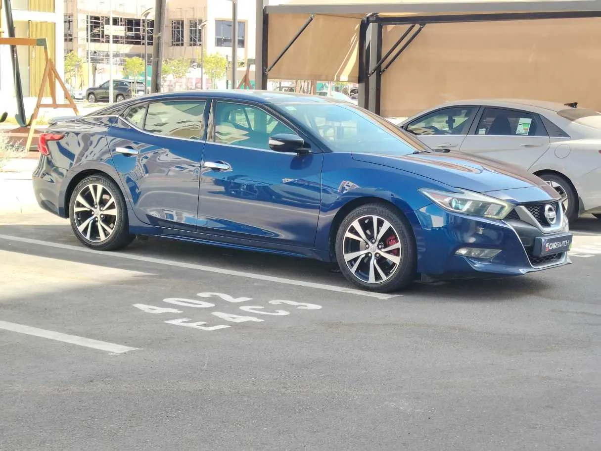 Car image 4
