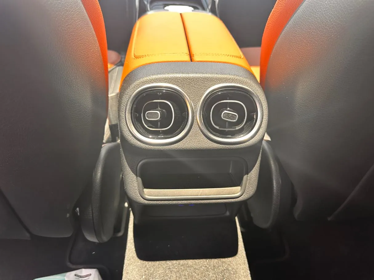 Car image 24