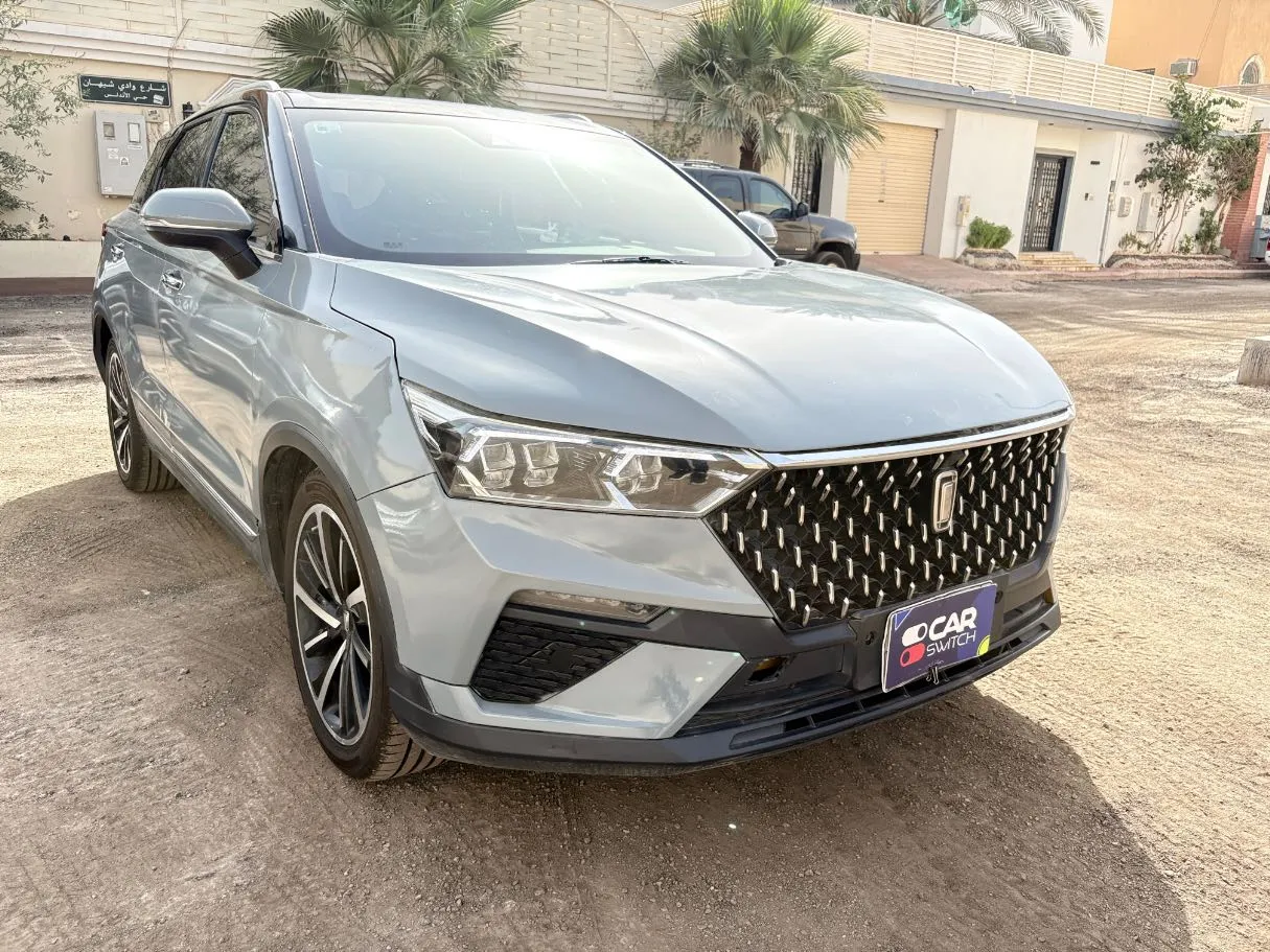 Car image 3