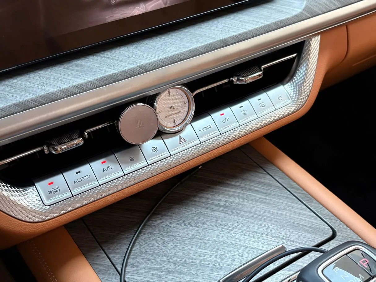 Car image 34