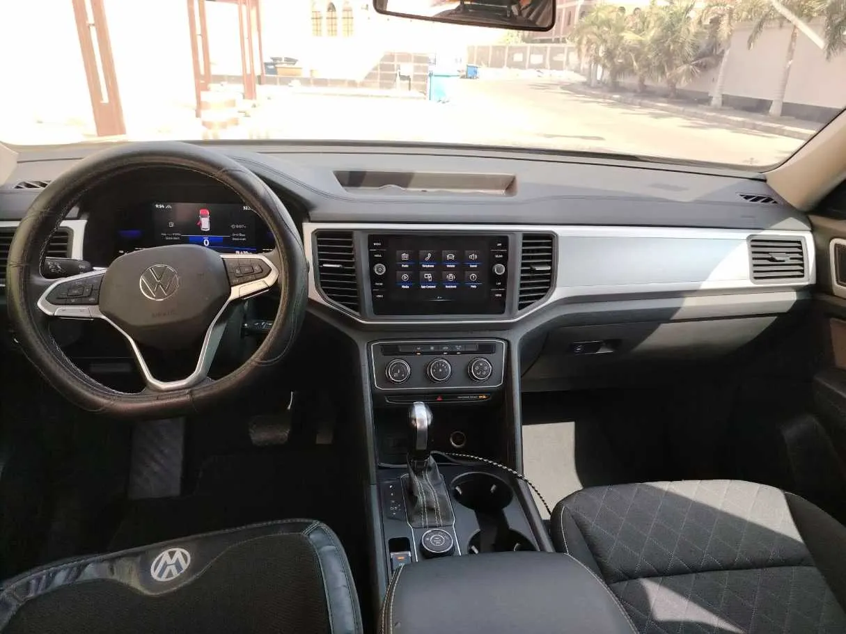 Car image 24