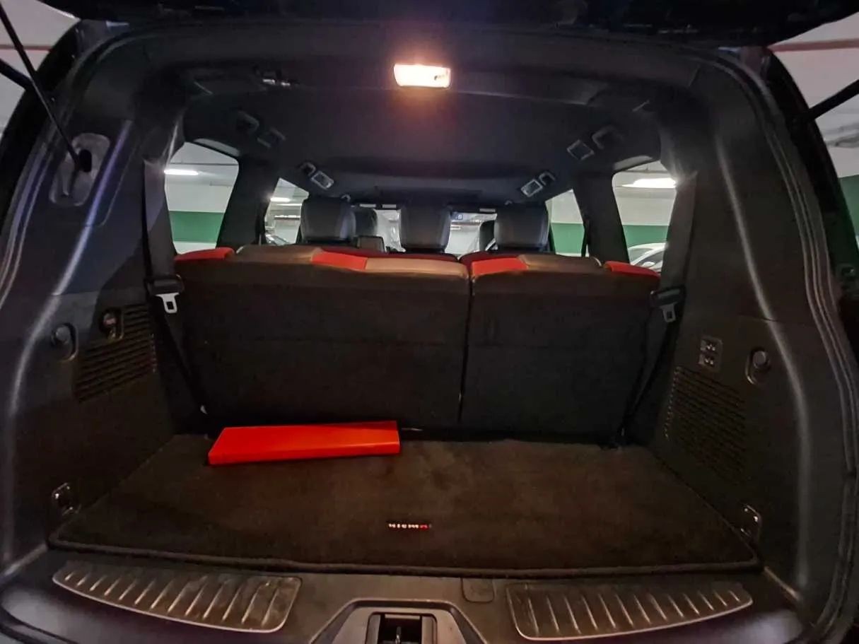 Car image 19