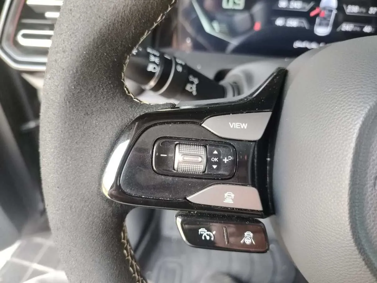 Car image 37