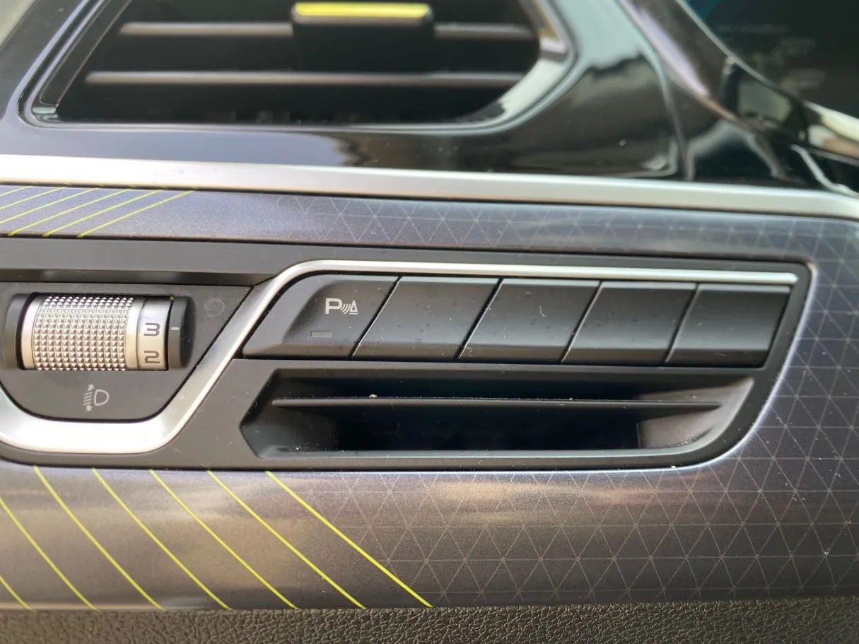 Car image 27