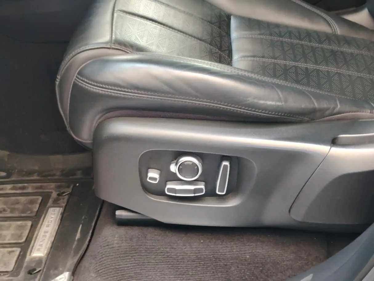 Car image 33