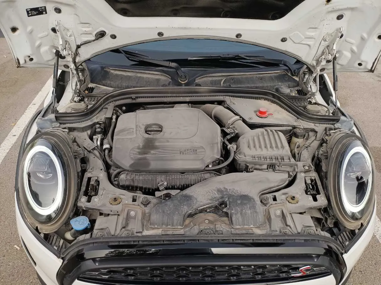 Car image 26