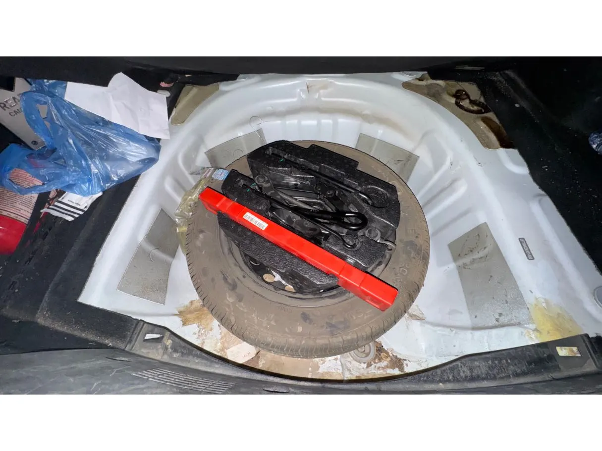 Car image 24