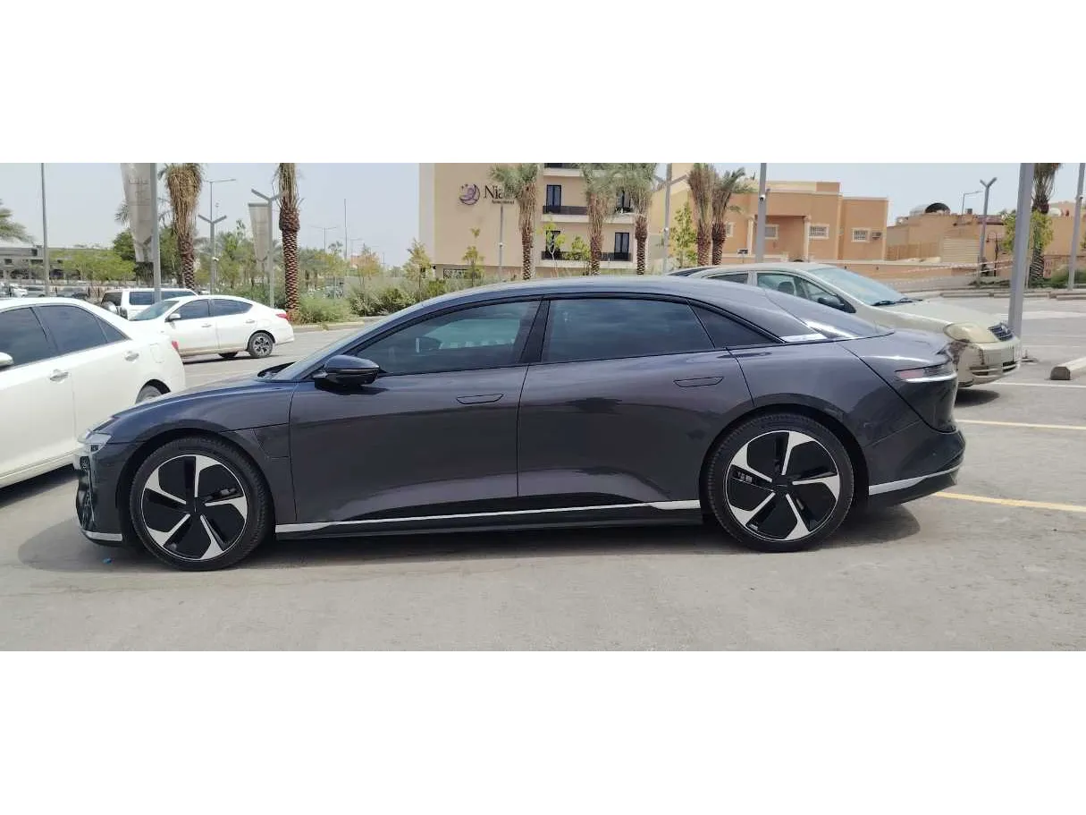 Car image 8