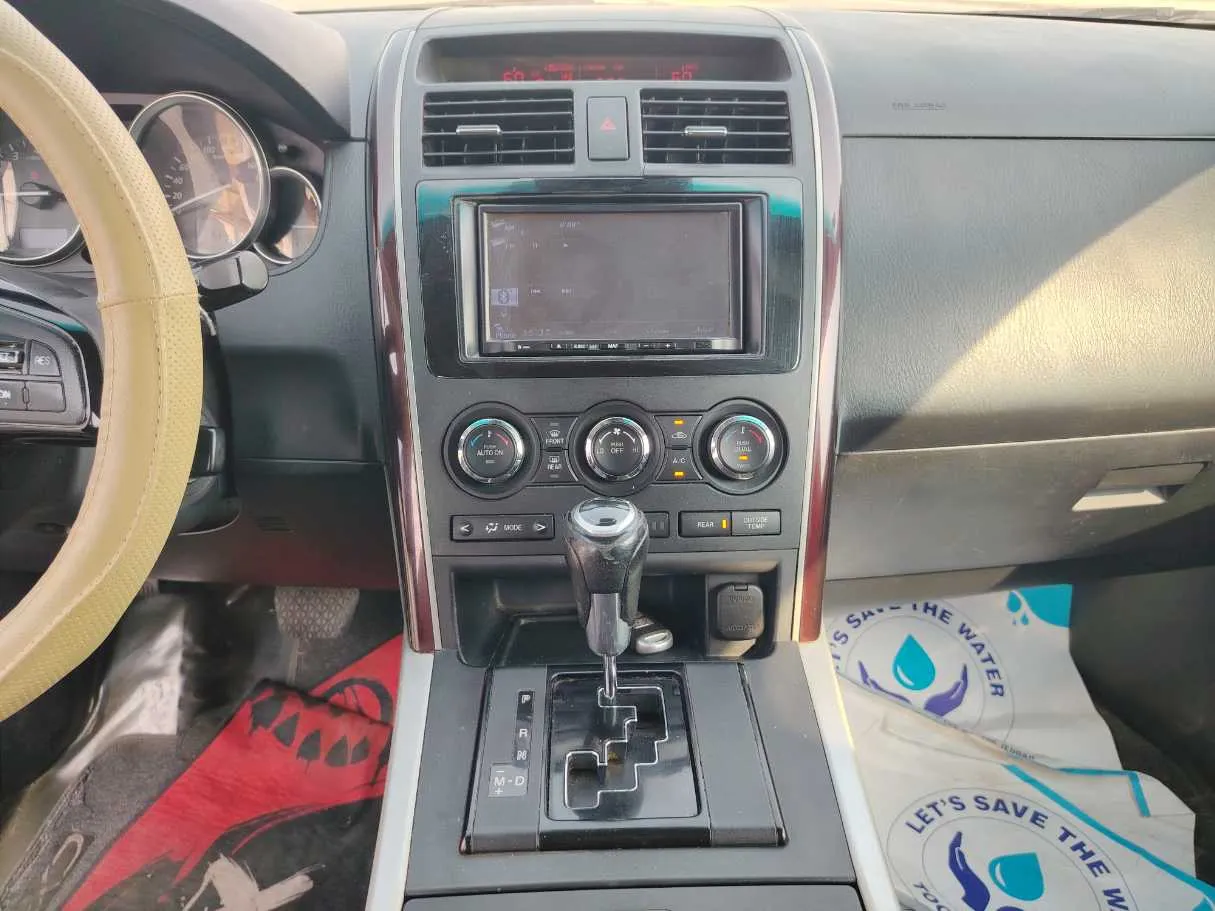 Car image 18