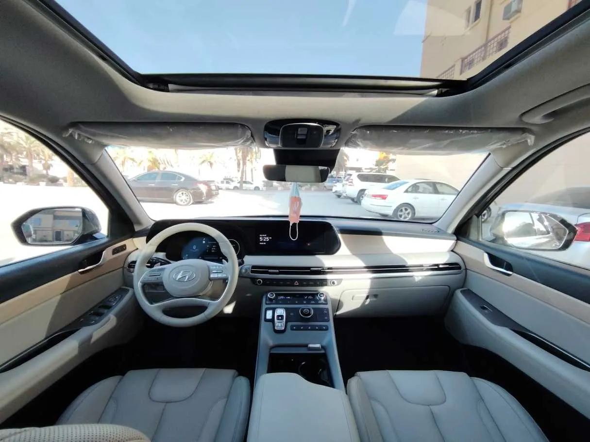 Car image 19