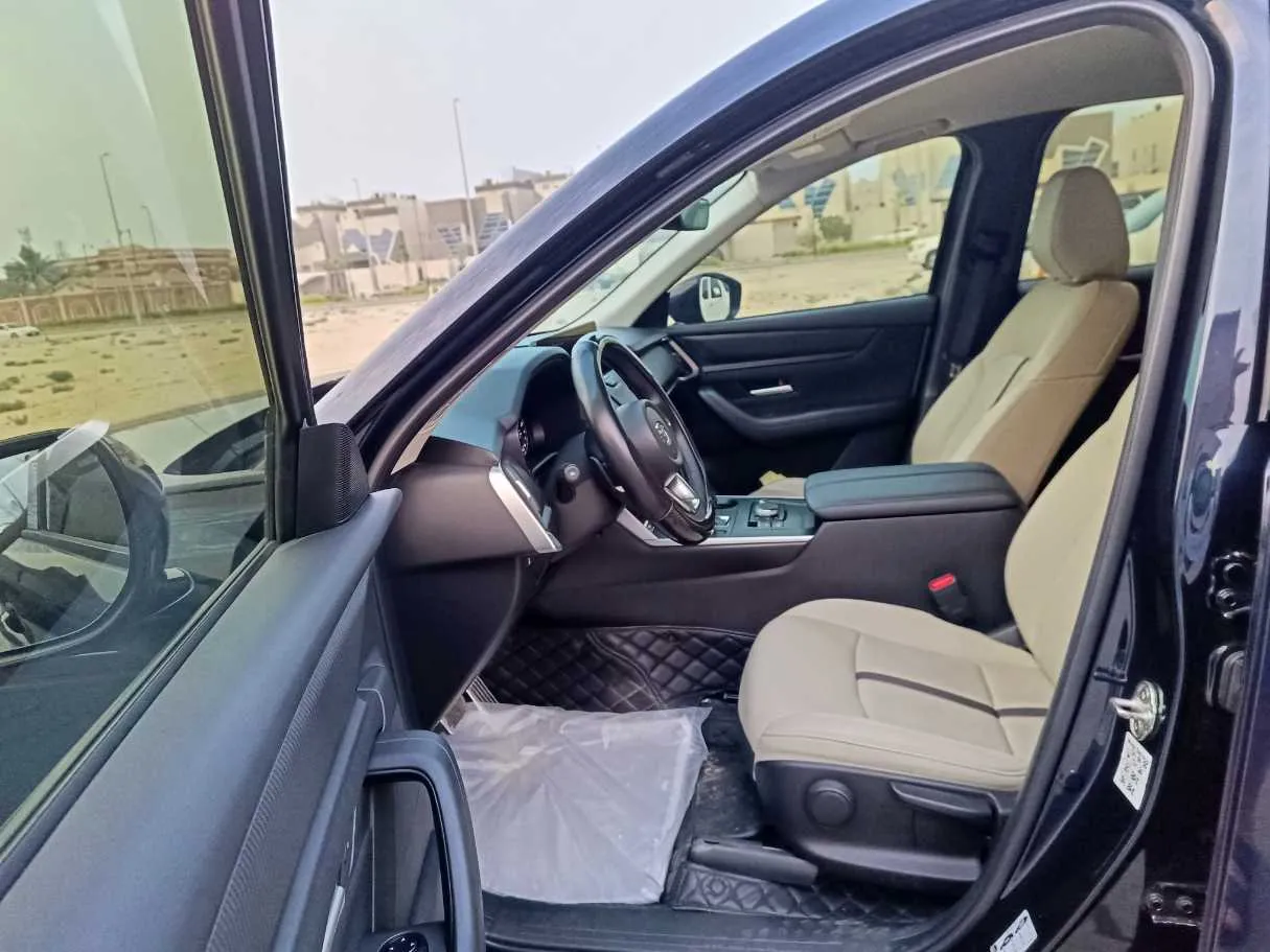Car image 13
