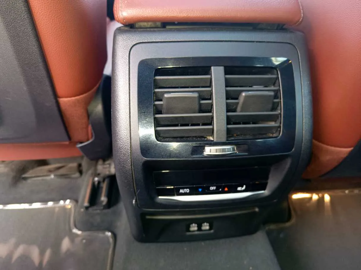 Car image 36