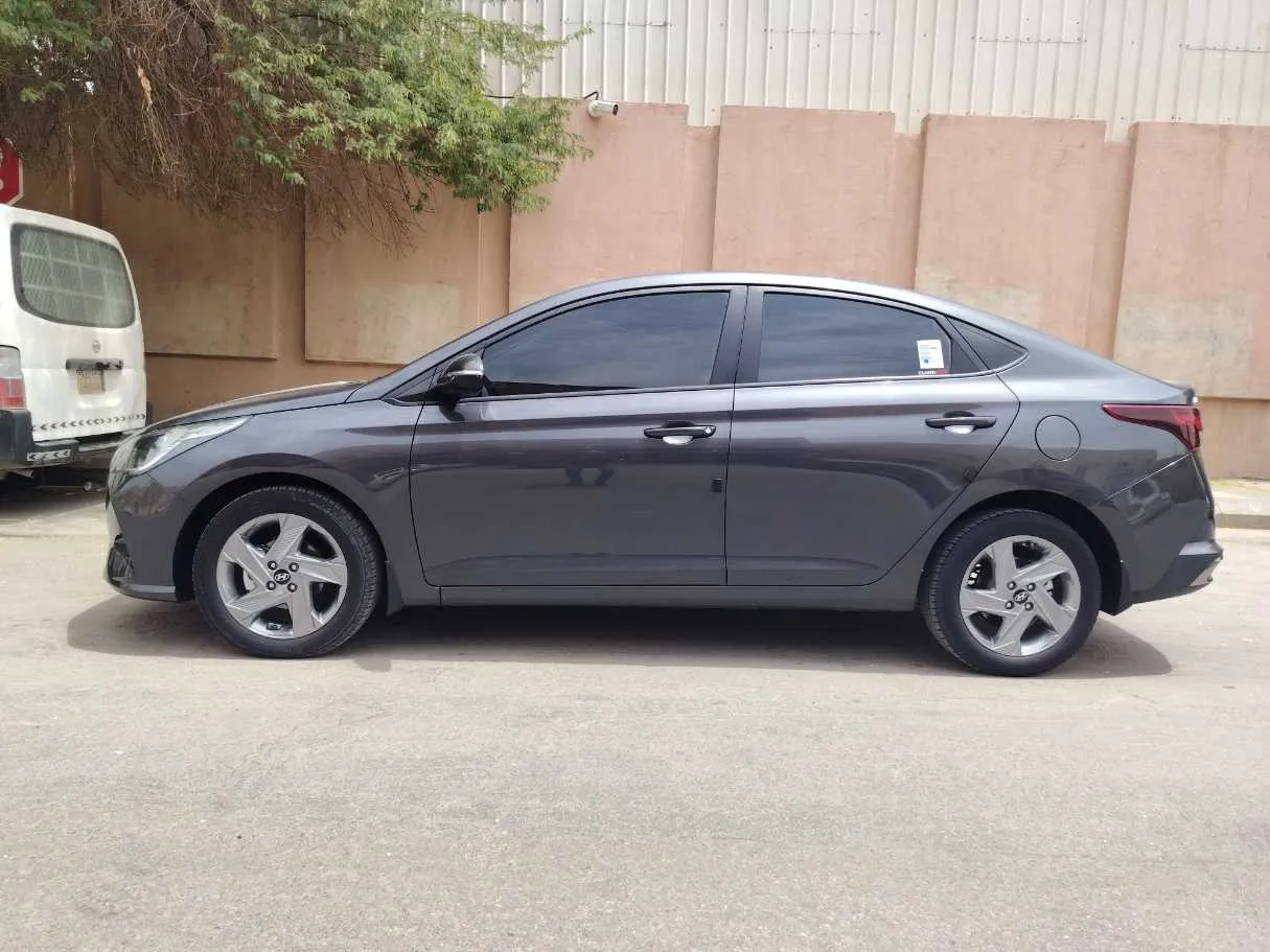 Car image 8
