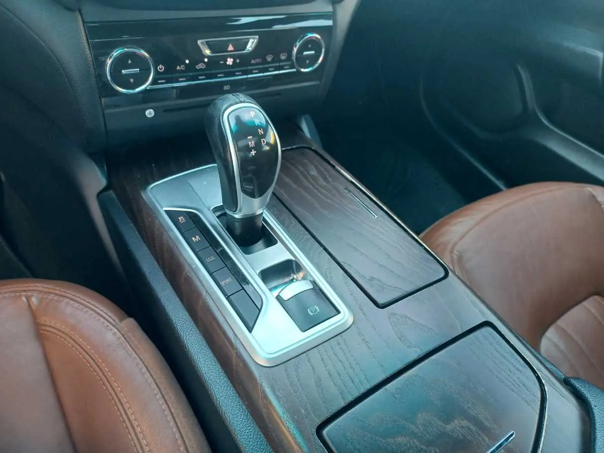 Car image 17
