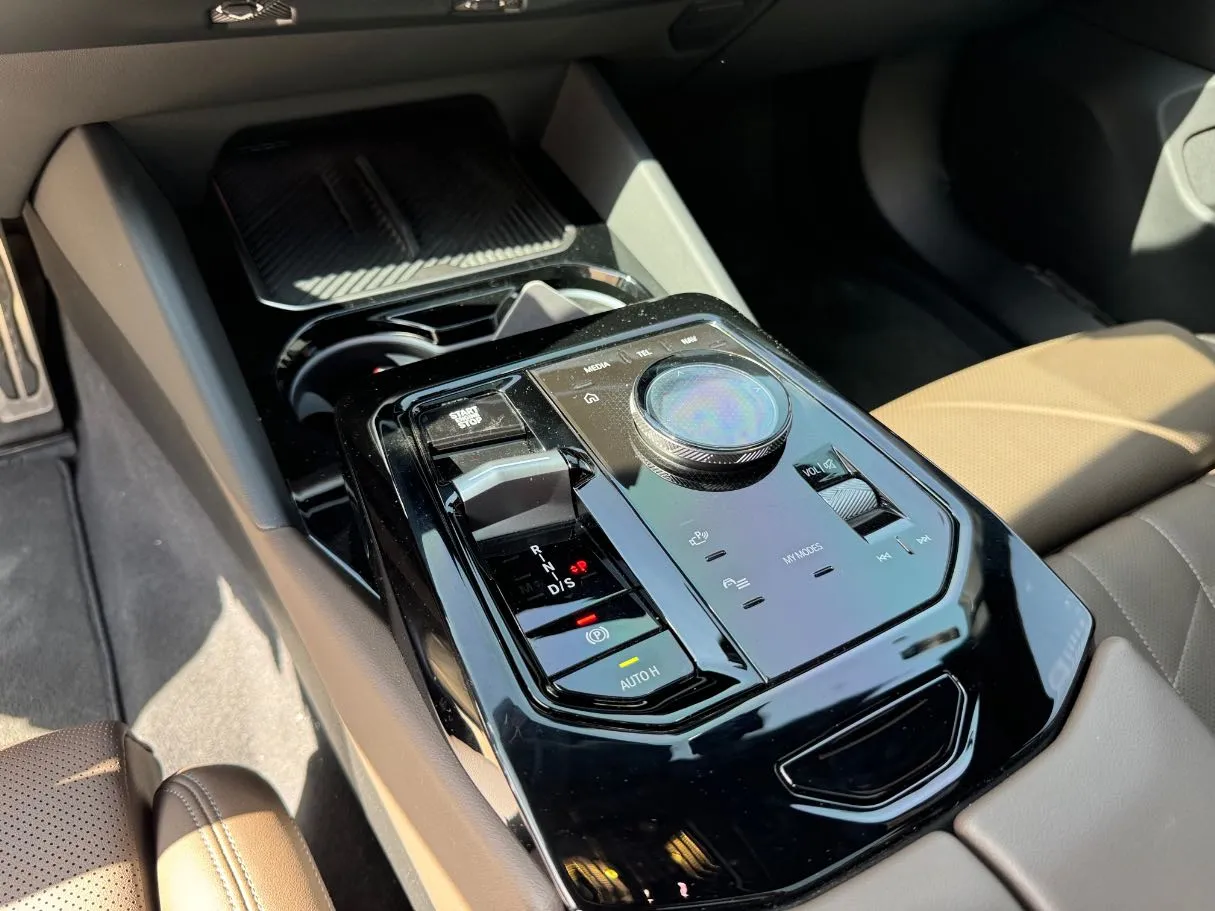 Car image 17