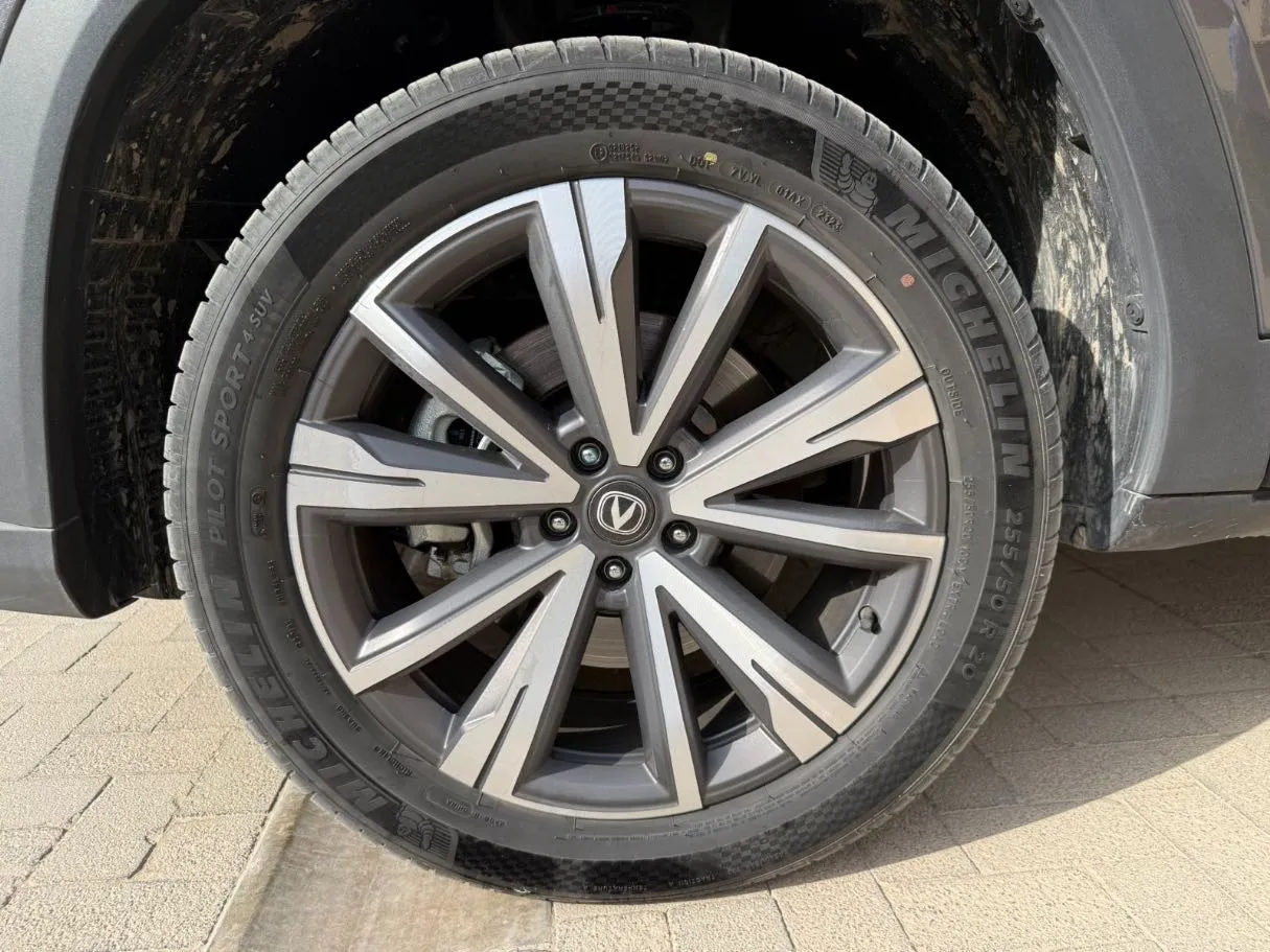 Car image 10