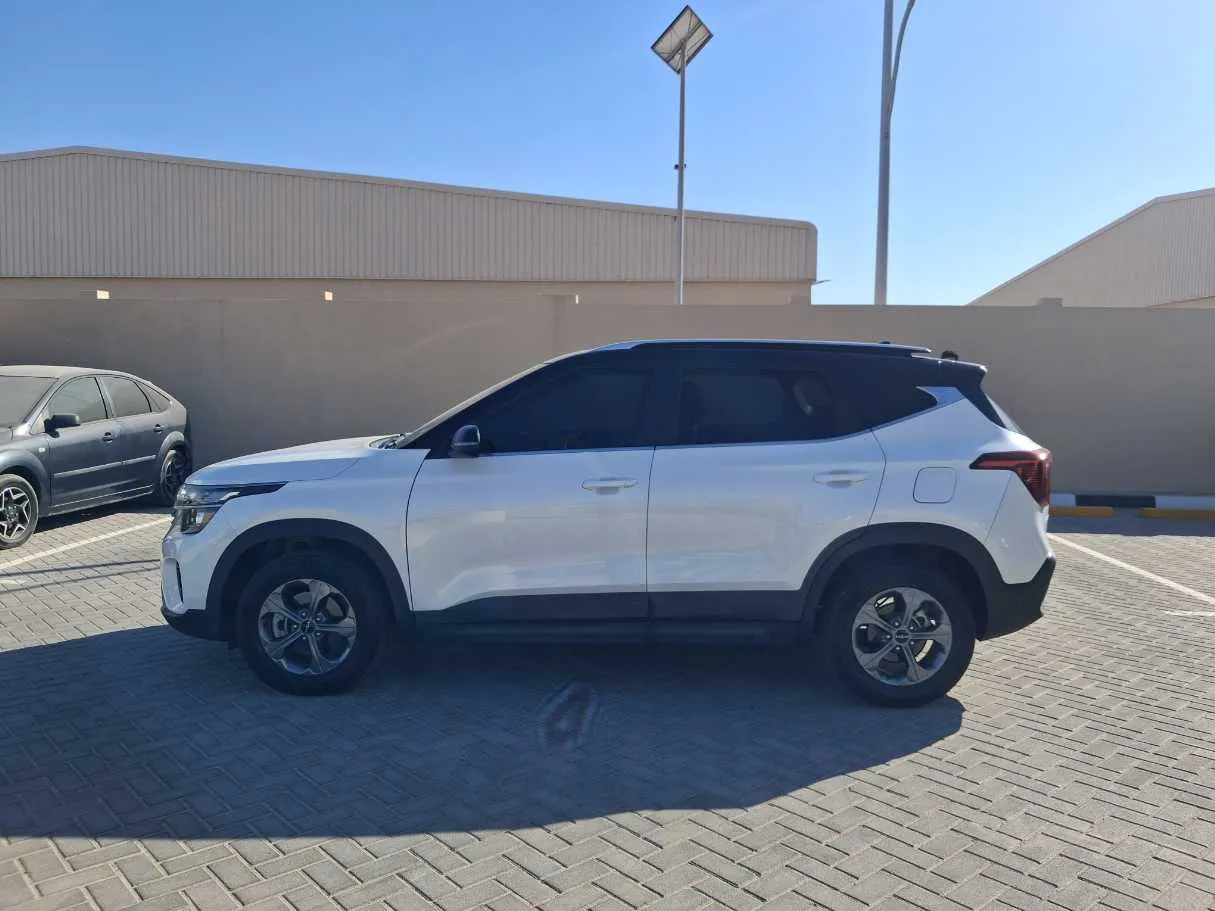 Car image 8