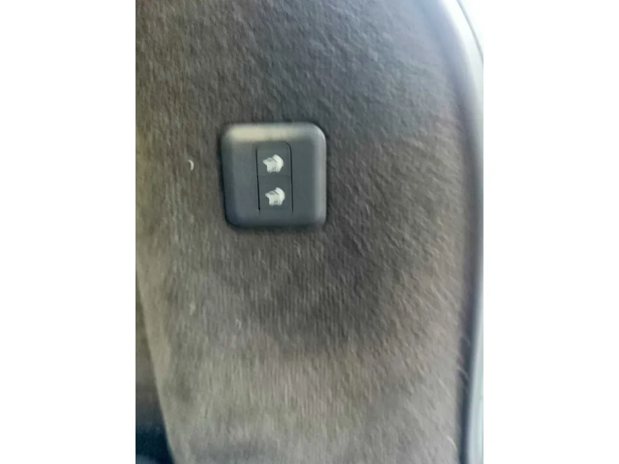 Car image 33