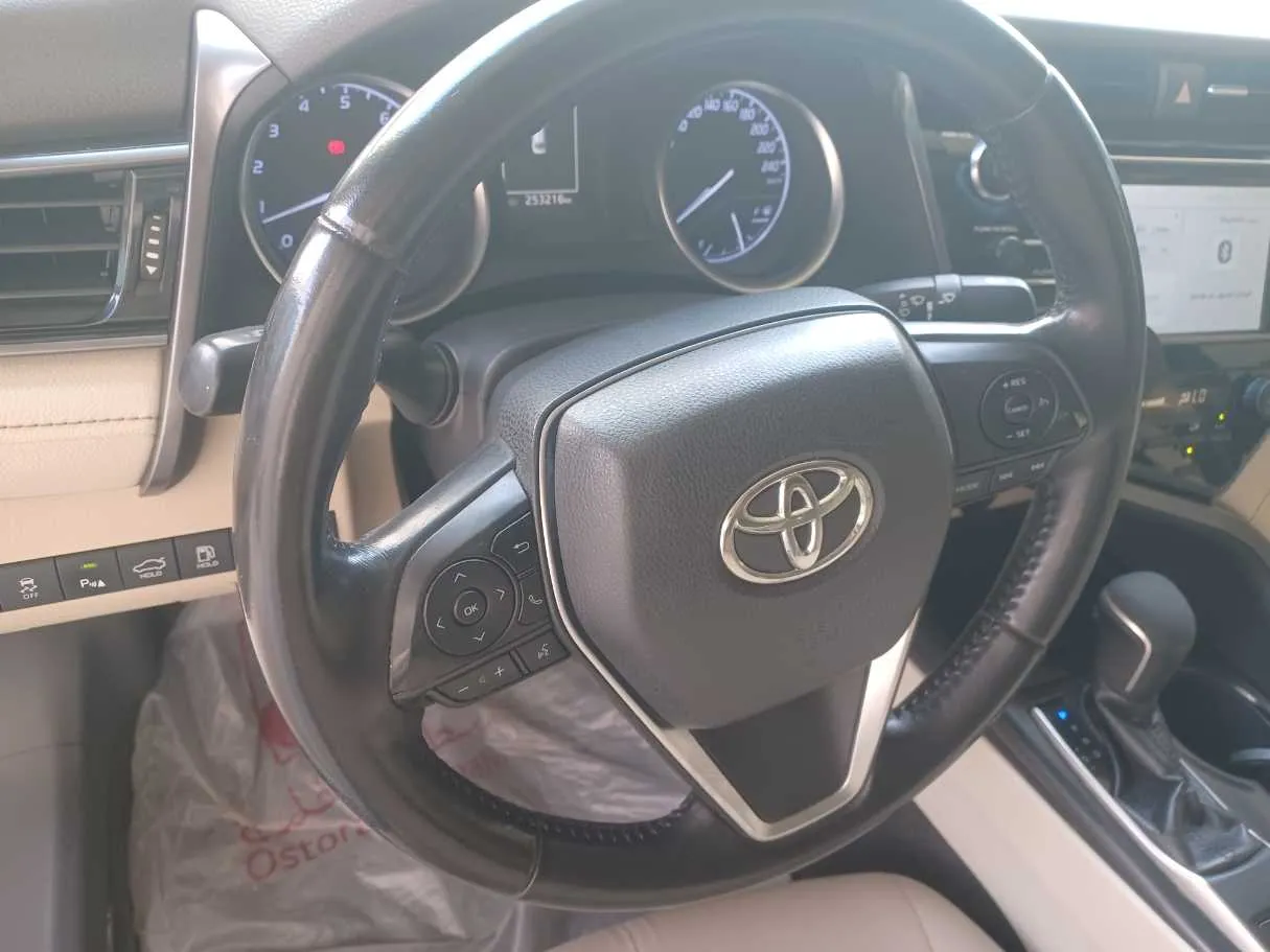 Car image 19