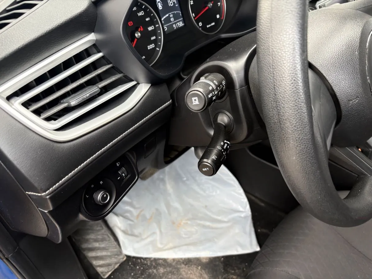 Car image 16